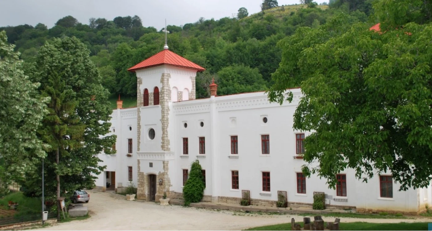 Mănăstirea Arnota – Bistriţa